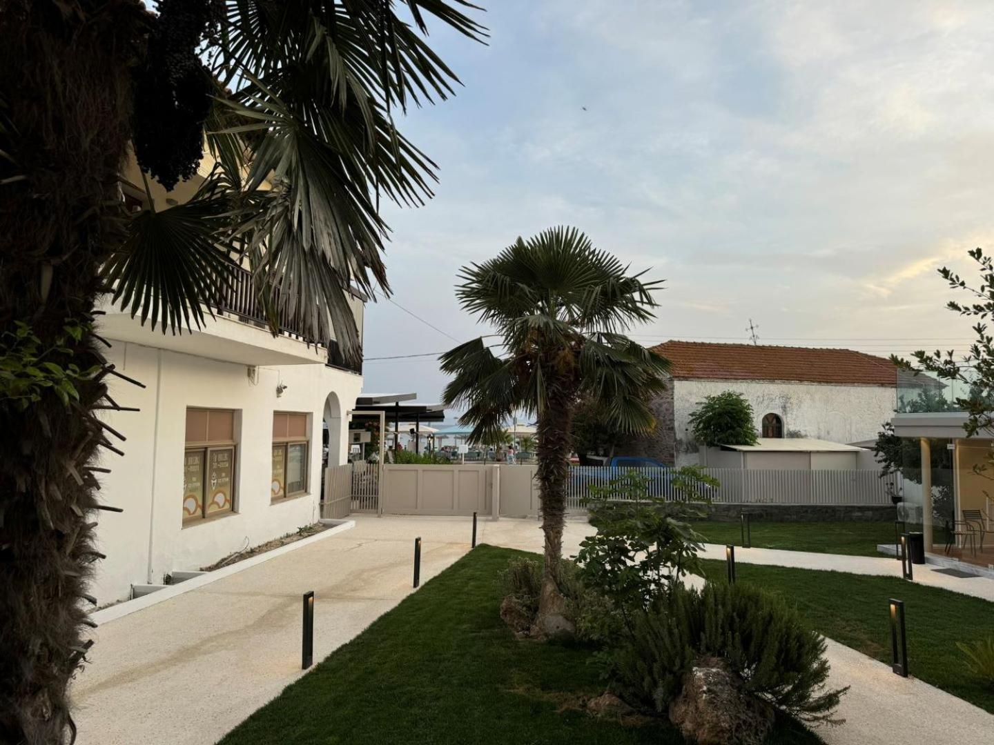 Studio Nikiti Beach Exterior photo